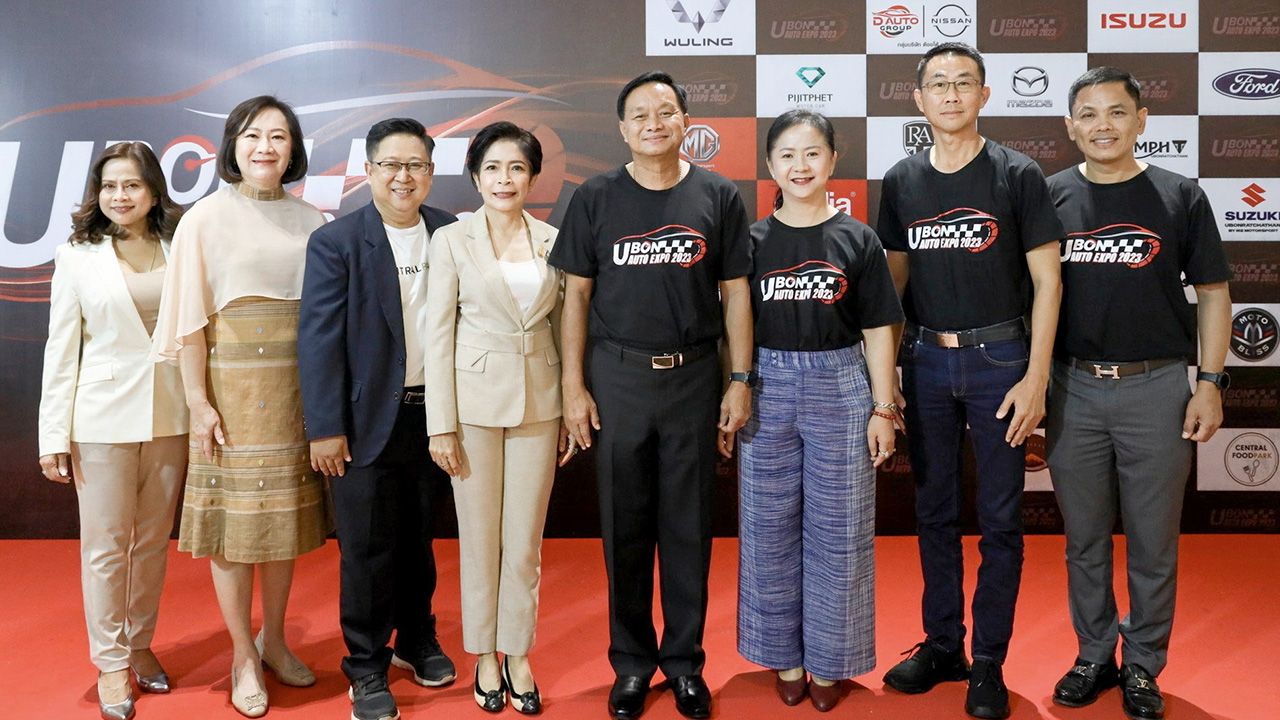 ไปซื้อรถ - ศุภศิษย์ กอเจริญยศ ผวจ.อุบลราชธานี เปิดงาน “Ubon Auto Expo 2023” มหกรรมยานยนต์ใหญ่ที่สุดในอีสานใต้ จัดถึง 29 ต.ค. โดยมี สมชาติ พงคพนาไกร, มงคล จุลทัศน์, รุจิเรศ นีรปัทมะ และ สุริยา ปิ่นรัตน์ มาร่วมงานด้วย ที่เซ็นทรัล อุบลราชธานี วันก่อน.