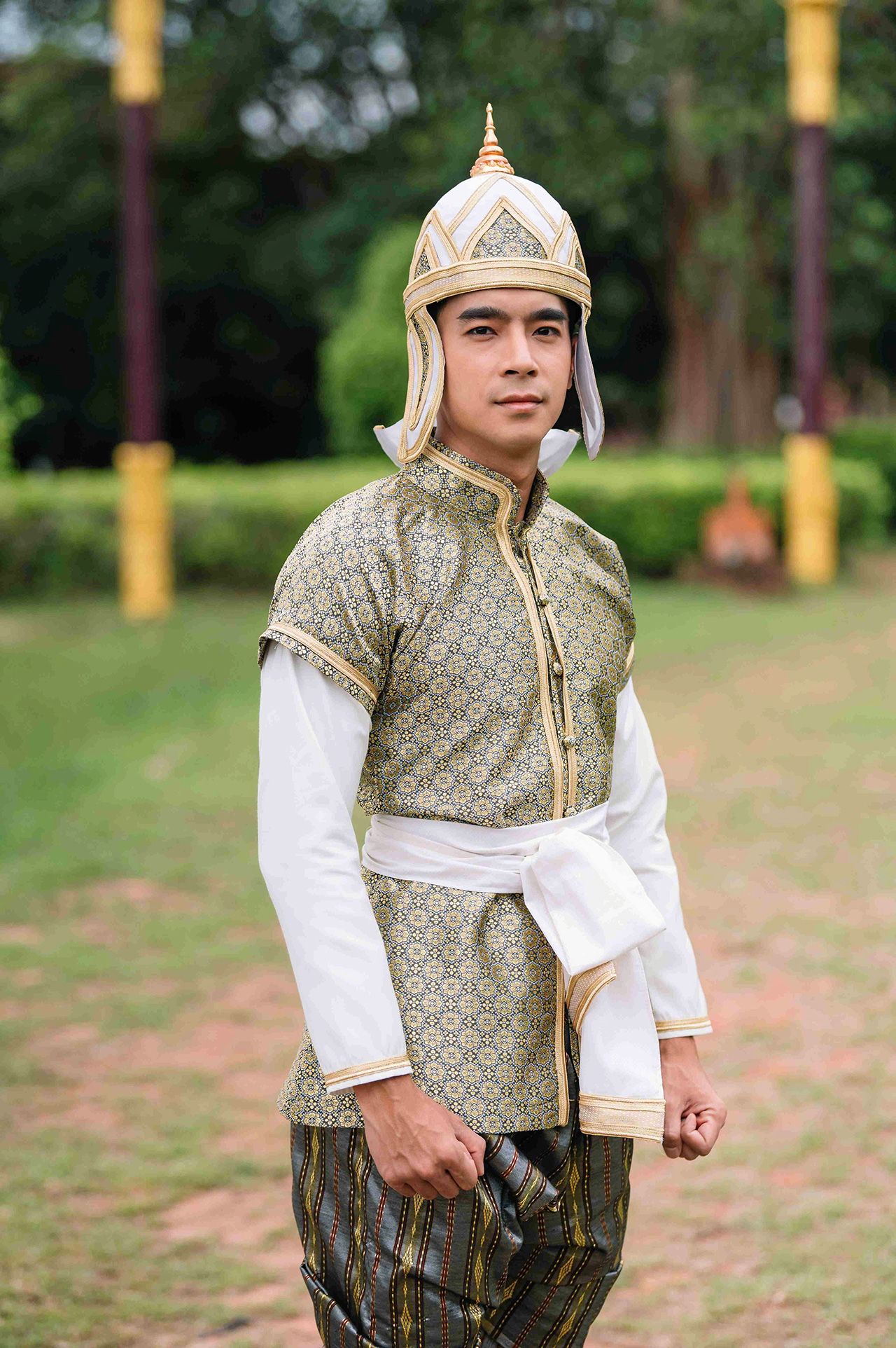 ไต้ฝุ่น-กนกฉัตร รับบท จมื่นศรีสรรักษ์ (พ่อมิ่ง)