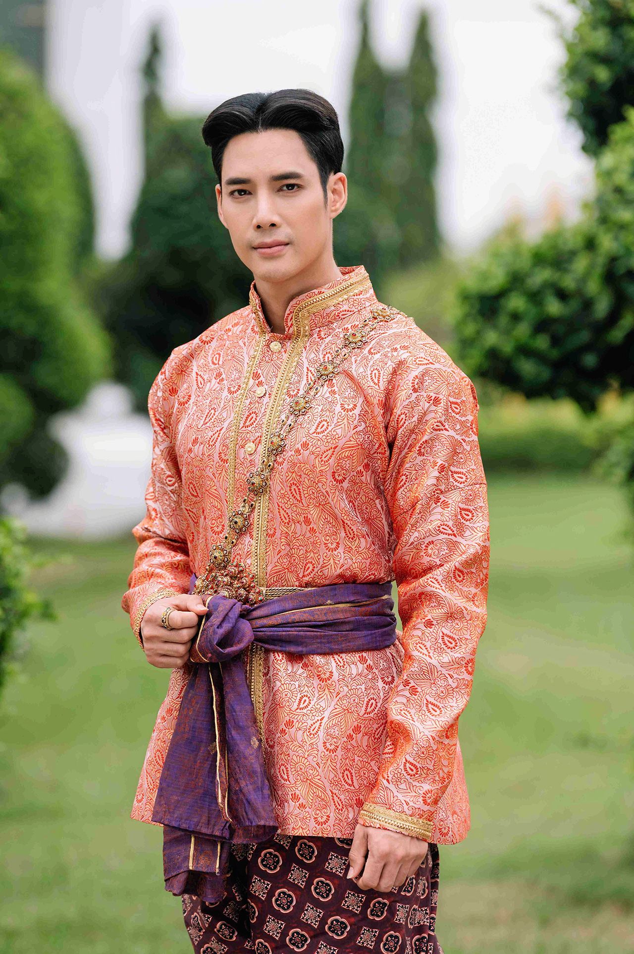 กรมพระราชวังบวรสถานมงคล (เจ้าฟ้าพร) ที่รับบทโดย เด่นคุณ งามเนตร