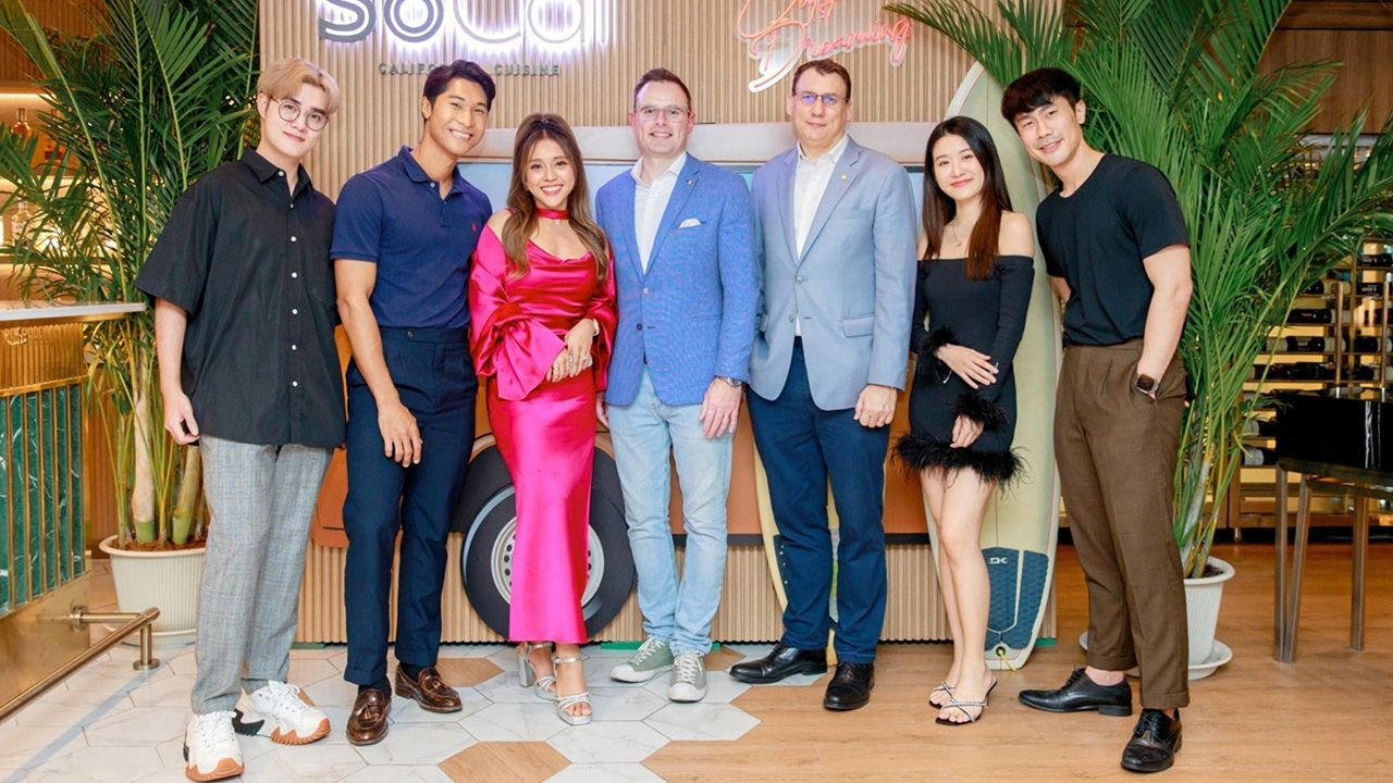 เพลิดเพลิน  -  สตีเวน กูลด์ และ โดมินิค มาร์ติเนซ จัดงาน “SoCal Social” เพื่อนำเสนอบรรยากาศการสังสรรค์สดใสสไตล์แคลิฟอร์เนีย โดยมี ฐยศ วรกุลชัย, นนทกิจ พิมกิ และ ลลินพัชร์ วัชรเธียรสกุล มาร่วมงานด้วย ที่ห้องอาหารโซแคล โรงแรมอินเตอร์คอนติเนนตัล วันก่อน.