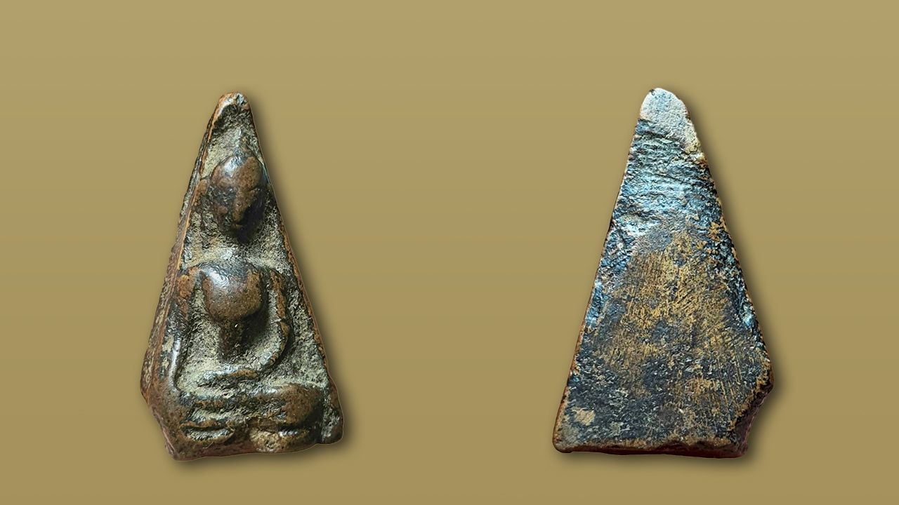 พระผงสุพรรณ พิมพ์หน้าหนุ่ม วัดพระศรีรัตนมหาธาตุ ของจักร์กริช ทรัพย์ไพศาล.