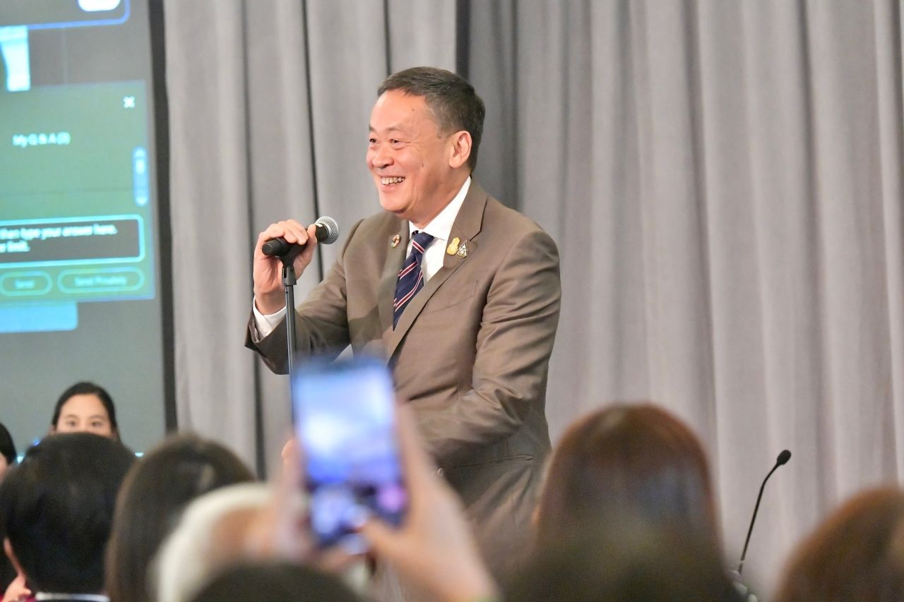 เศรษฐา ทวีสิน นายกรัฐมนตรีและรัฐมนตรีว่าการกระทรวงการคลัง