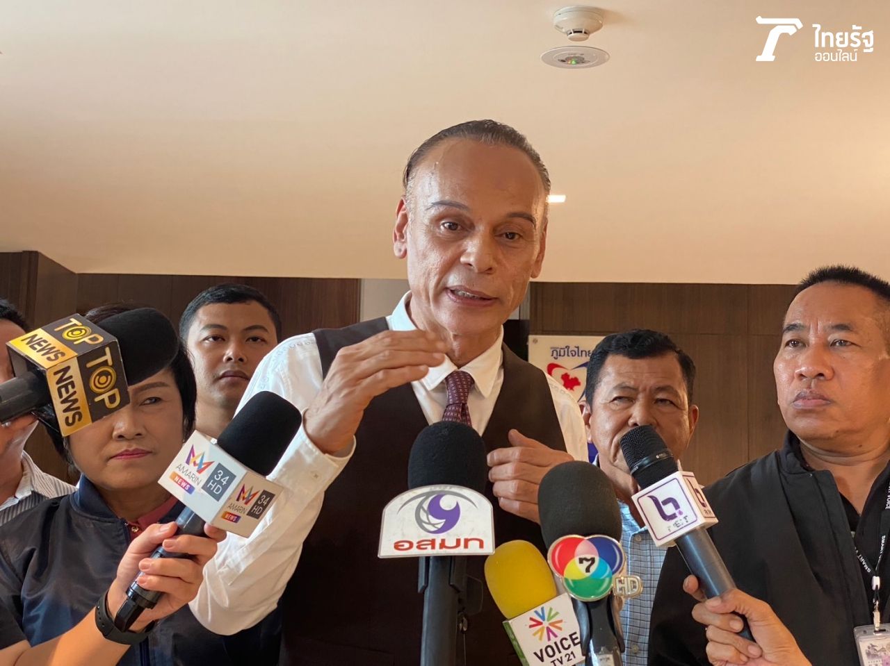 ชาดา ไทยเศรษฐ์ รัฐมนตรีว่าการกระทรวงมหาดไทย