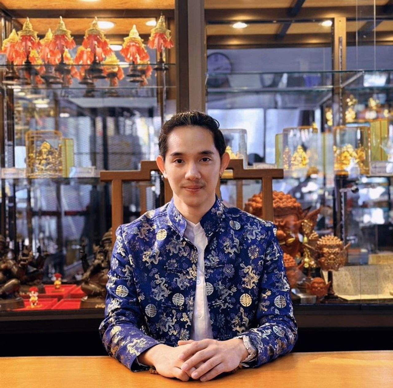 อาจารย์แบงค์ มนต์เทวา