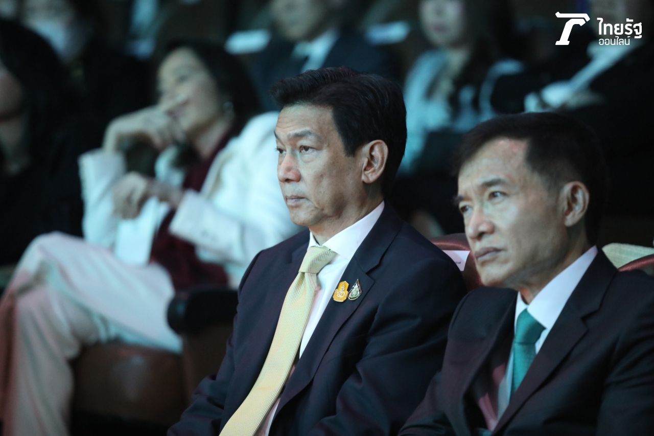 ปานปรีย์ พหิทธานุกร รองนายกรัฐมนตรีและรัฐมนตรีว่าการกระทรวงการต่างประเทศ