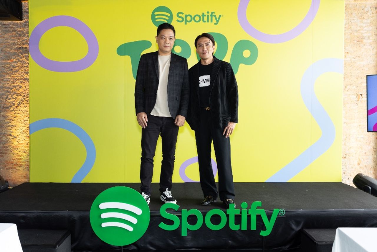 คุณปิโยรส หลักคำ บรรณาธิการดนตรีอาวุโส Spotify Thailand และ คุณนพณัช ชัยวิมล ผู้อำนวยการอาวุโสฝ่าย Content Production ของ GMMTV