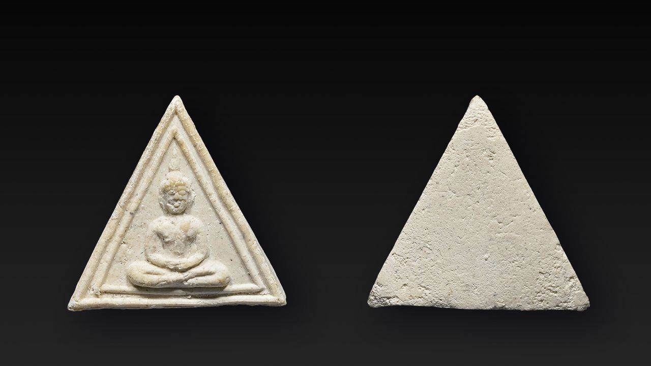 พระพิมพ์สามเหลี่ยม หน้าหมอน เนื้อผงผสมมวล สารผงพระสมเด็จวัดระฆังฯ-ผงพระสมเด็จบางขุนพรหม พ.ศ.๒๕๑๔ ของเต่า พระเครื่อง.