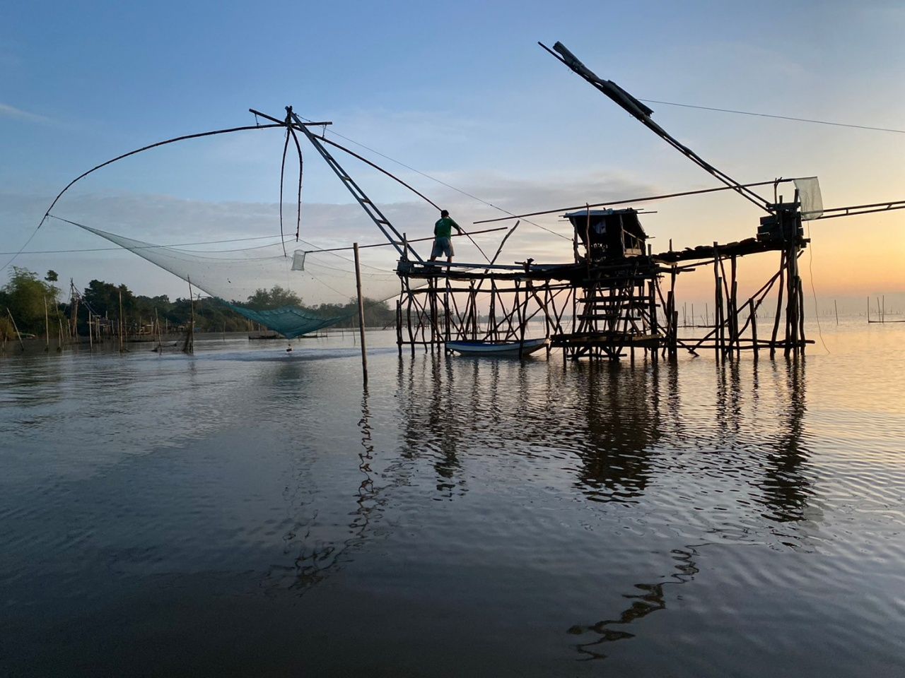 ท่องเที่ยวชุมชน ล่องเรือชมวิถีชีวิตชาวประมง สัมผัสระบบนิเวศทางธรรมชาติที่งดงาม