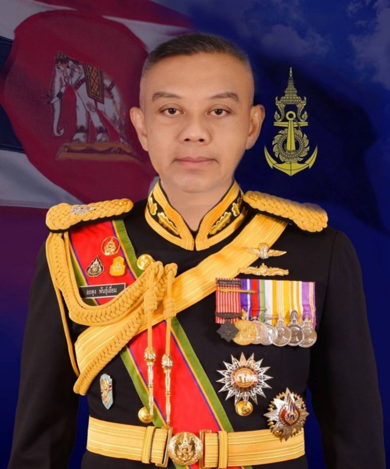 พลเรือเอกอะดุง พันธ์เอี่ยม เป็นผู้บัญชาการทหารเรือ