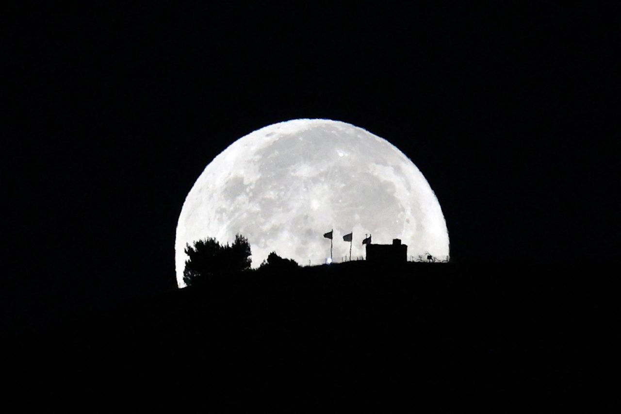 ซุปเปอร์บลูมูน เหนือฉนวนกาซา ปาเลสไตน์