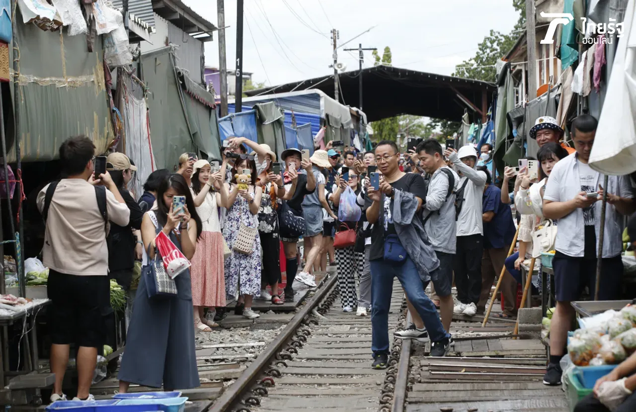 'ตลาดร่มหุบ' อันซีนขายจุดเสียว ที่นักท่องเที่ยวมาแล้วก็ไป