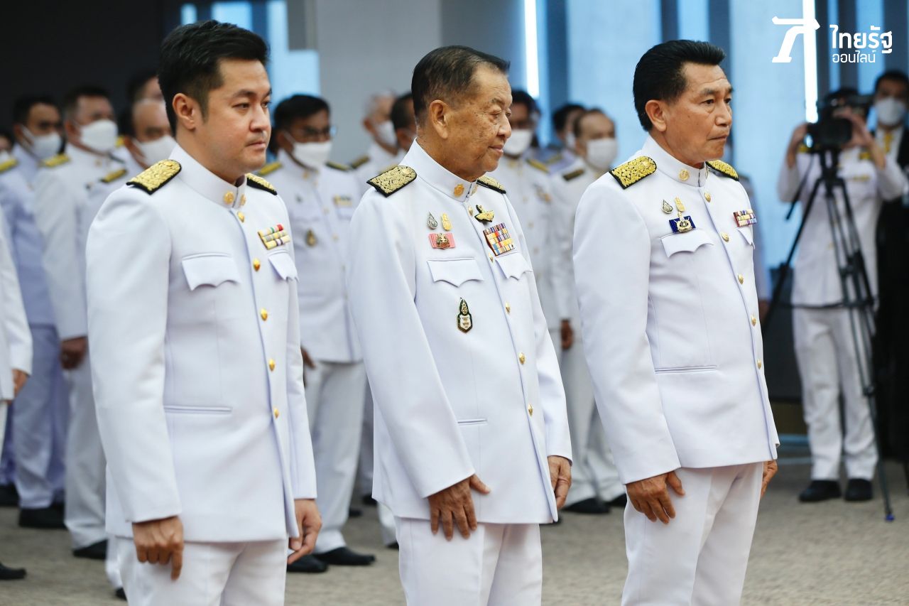 ปดิพัทธ์ สันติภาดา (ซ้าย) วันมูหะมัดนอร์ มาทะ (กลาง) พิเชษฐ์ เชื้อเมืองพาน (ขวา)