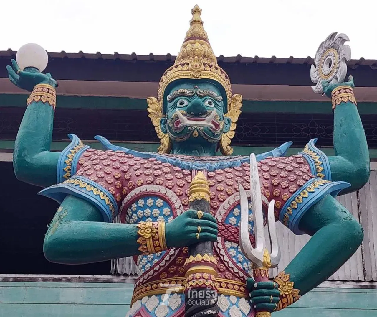 ท้าวเวสสุวรรณ 4 กร นักเสี่ยงโชคขอเลขเด็ด ดังถึงมาเลเซีย แห่งเดียวเมืองหาดใหญ่