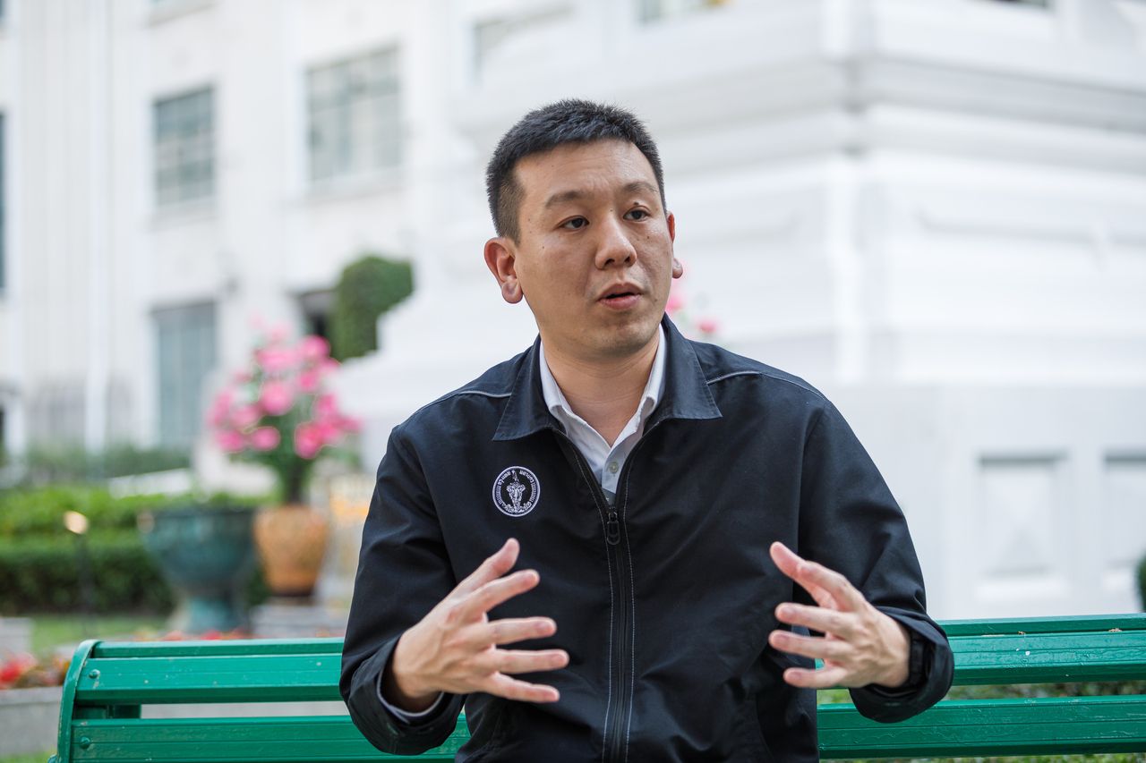 ศานนท์ หวังสร้างบุญ รองผู้ว่าฯ กทม. กำลังอธิบายถึง ไอเดียที่น่าสนใจสำหรับการเปลี่ยนแปลง ศาลาว่าการกลางกรุงเทพฯ (เสาชิงช้า) 