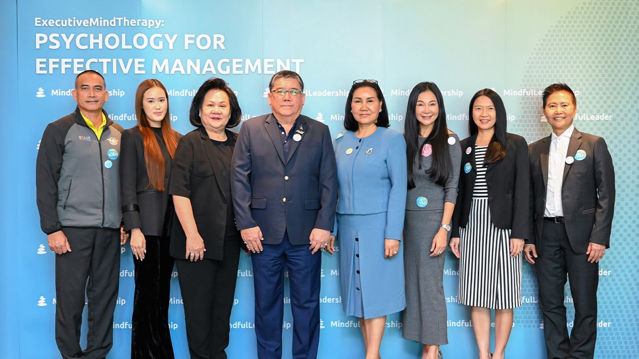 จิตวิทยา ชัยวัฒน์ อุทัยวรรณ์ เปิดอบรมหลักสูตรเสริมสร้างจิตวิทยาเพื่อการบริหาร “Psychology For Effective Management” รุ่นที่ 1 โดยมี พล.ต.วันชนะ สวัสดี, เพ็ชรากรณ์ วัชรพล,วรรณภา ตั้งบรรยงค์ และ กุลยา ตันติเตมิท มาร่วมอบรมด้วย ที่ รร.ชาเทรียม ริเวอร์ไซด์ วันก่อน.