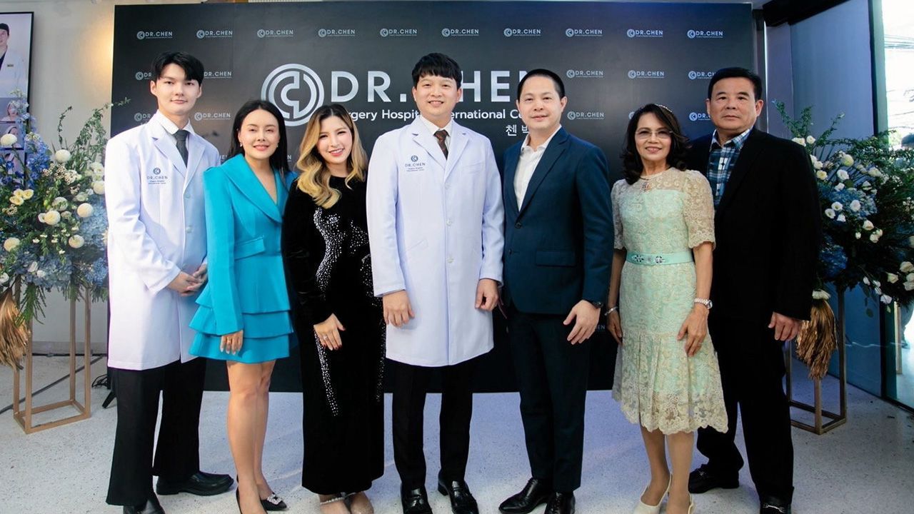 ทำให้สวยได้ นพ.เชน ชัยชาญชีพ จัดงานเปิด “DR.CHEN Surgery Hospital International Center” โรงพยาบาลศัลยกรรมความงามมาตรฐานระดับสากล โดยมี นพ.ระวีวัฒน์ มาศฉมาดล, ศรุดา ชัยชาญชีพ และ ลภัสรดา เลิศภานุโรจ มาร่วมงานด้วย ที่รามคำแหง 160 วันก่อน.