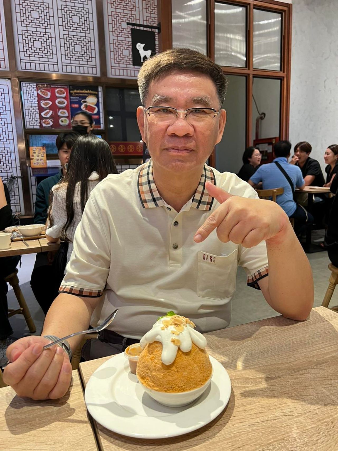 นายสมชัย ศรีสุทธิยากร อดีตกรรมการการเลือกตั้ง