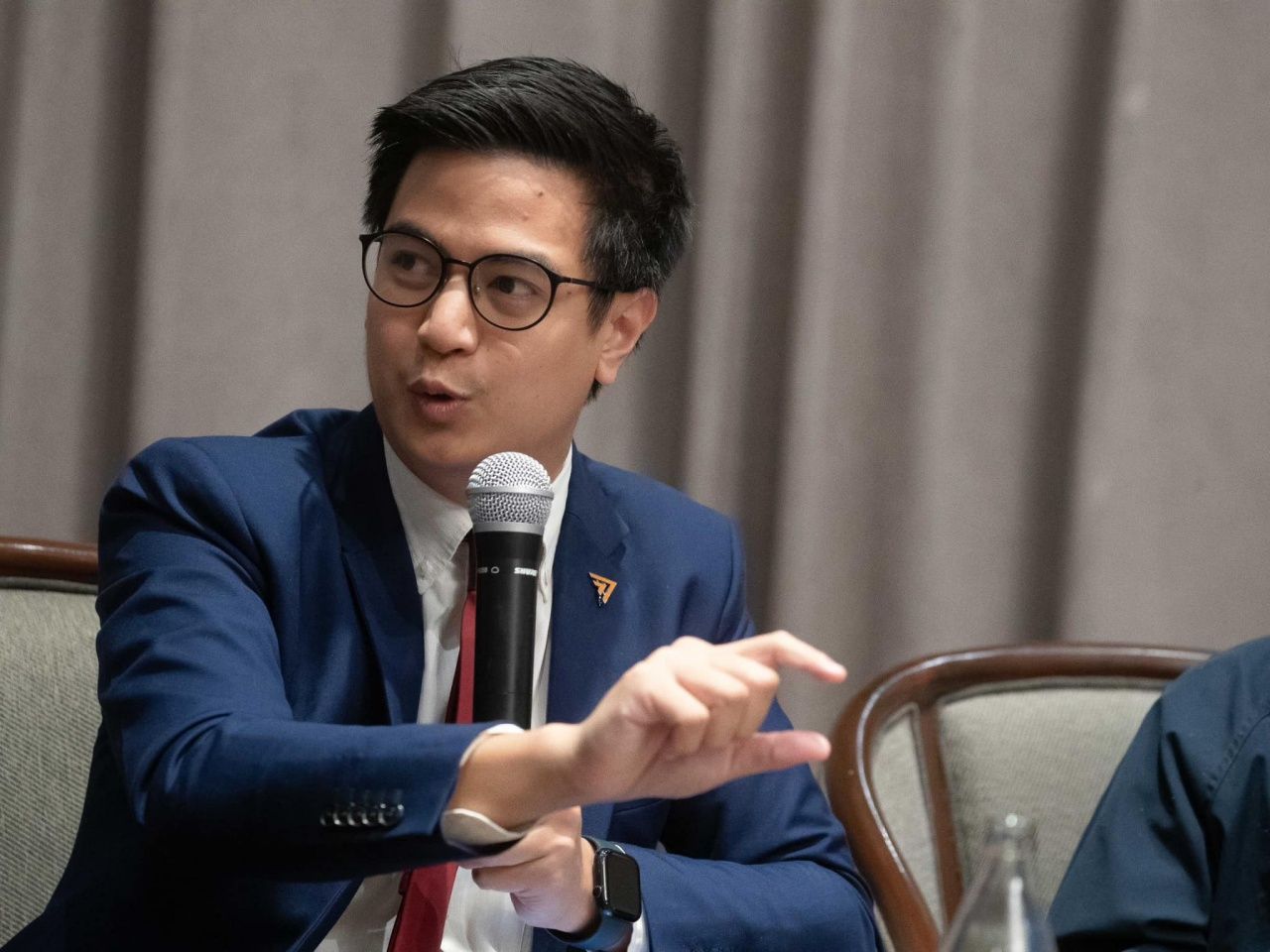 นายพริษฐ์ วัชรสินธุ สส.บัญชีรายชื่อ พรรคก้าวไกล