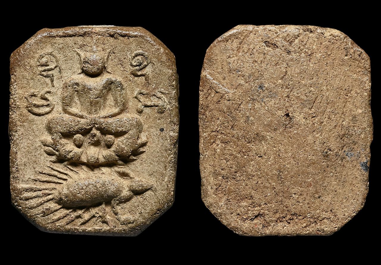 พระพิมพ์ทรงเม่น บัวโค้ง หลวงพ่อปาน วัดบางนมโค ของพิทยุตม์ สุนทรกลันต์.