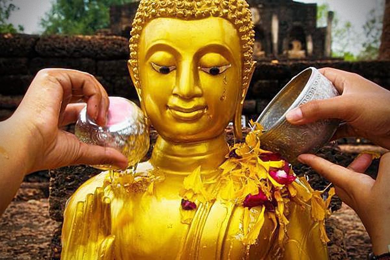 ขั้นตอนการสรงน้ำพระ สงกรานต์ 2567 