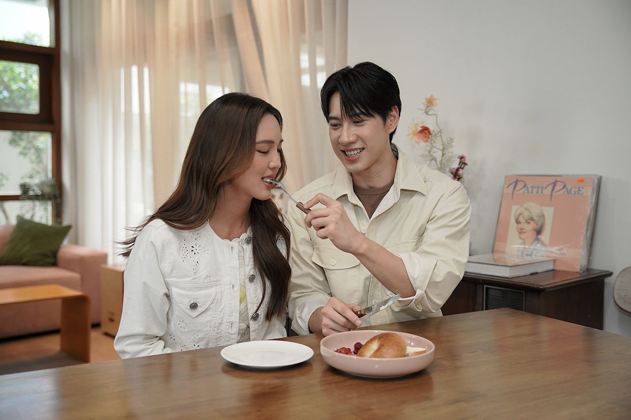 อุ๊ย...มีป้อนกันด้วย!ทำอะไรจ๊ะ?