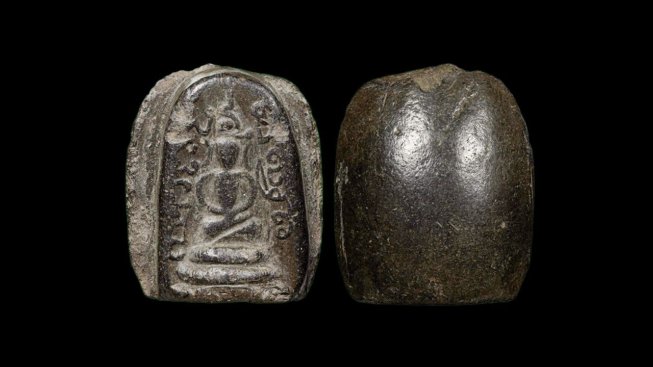 พระพิมพ์ เนื้อดินผสมผงใบลาน หลวงพ่อคร้าม วัดพระเงิน ของ ณัฐธัญ มณีรัตน์.