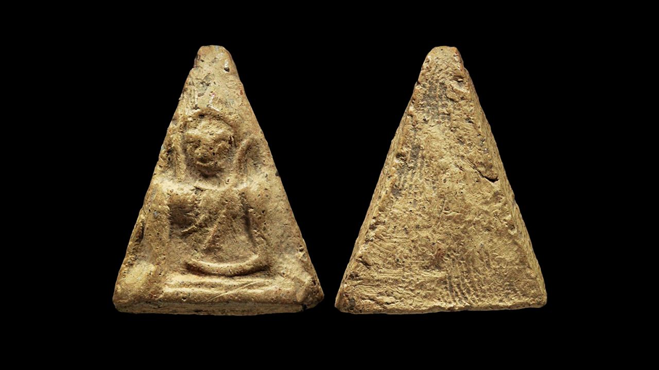 พระนางพญา พิมพ์สังฆาฏิ วัดนางพญา ของ แม็ก ช้างเผือก.