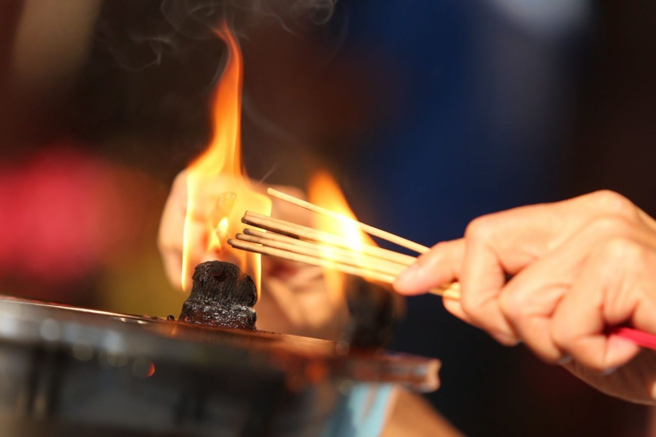 จุดธูป 19 ดอก ขอขมากรรม วันวสันตวิษุวัต 