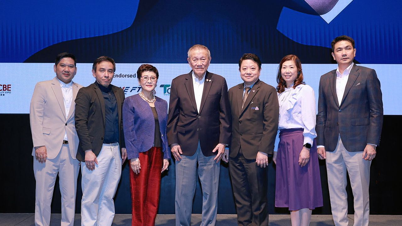 อย่าพลาด สรรชาย นุ่มบุญนำ และ แองเจิล ฟู แถลงข่าวการจัด “Cosmoprof CBE ASEAN 2024” งานแสดงสินค้าความงาม ระหว่าง 13-15 มิ.ย. ที่ศูนย์การประชุมแห่งชาติสิริกิติ์ โดยมีบุญเกียรติ โชควัฒนา และ เกศมณี เลิศกิจจา มาร่วมงานด้วย ที่โรงแรมโซ แบงคอก วันก่อน.