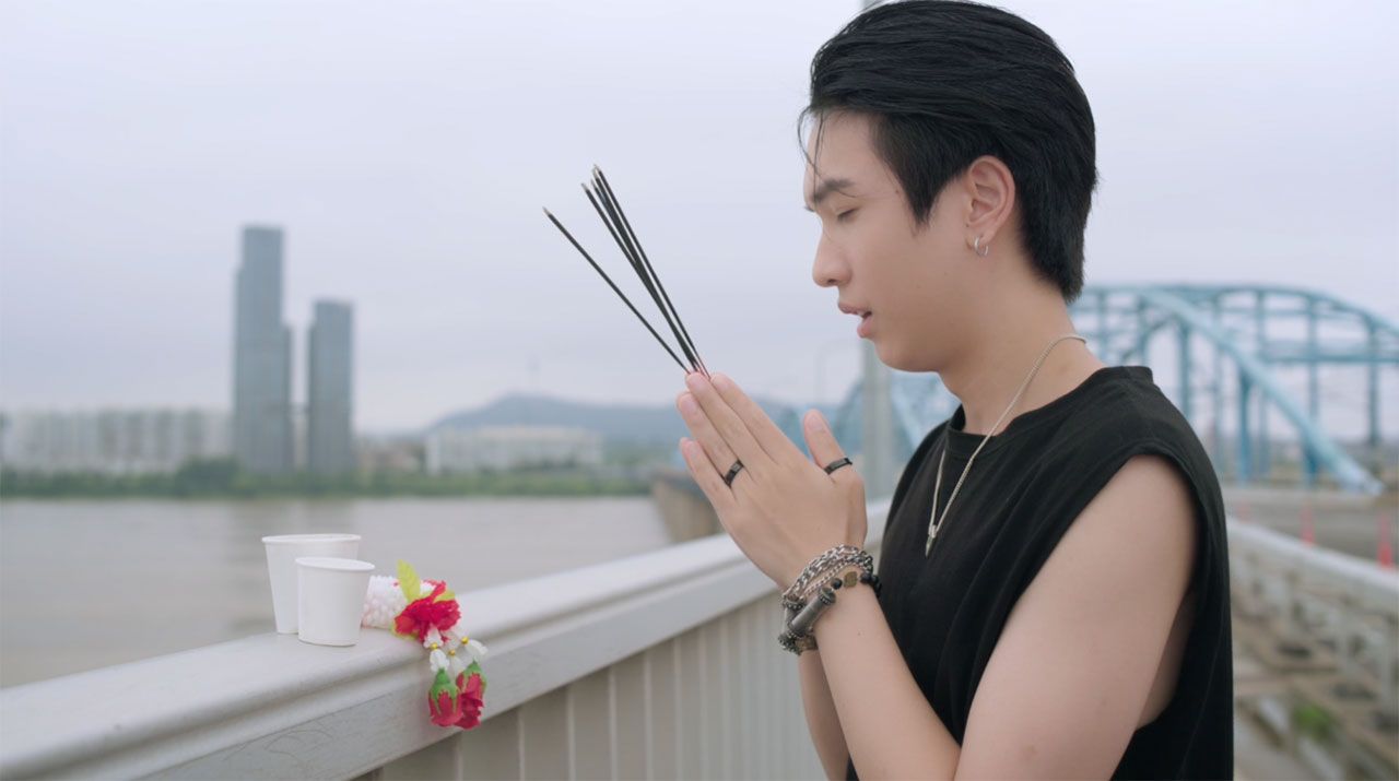 ดัง รับบทโดย ดัง-ธีระทัศน์ อิงคะประสิทธิ์ หนุ่มเฟรนด์ลี่ ขี้งก สายมู