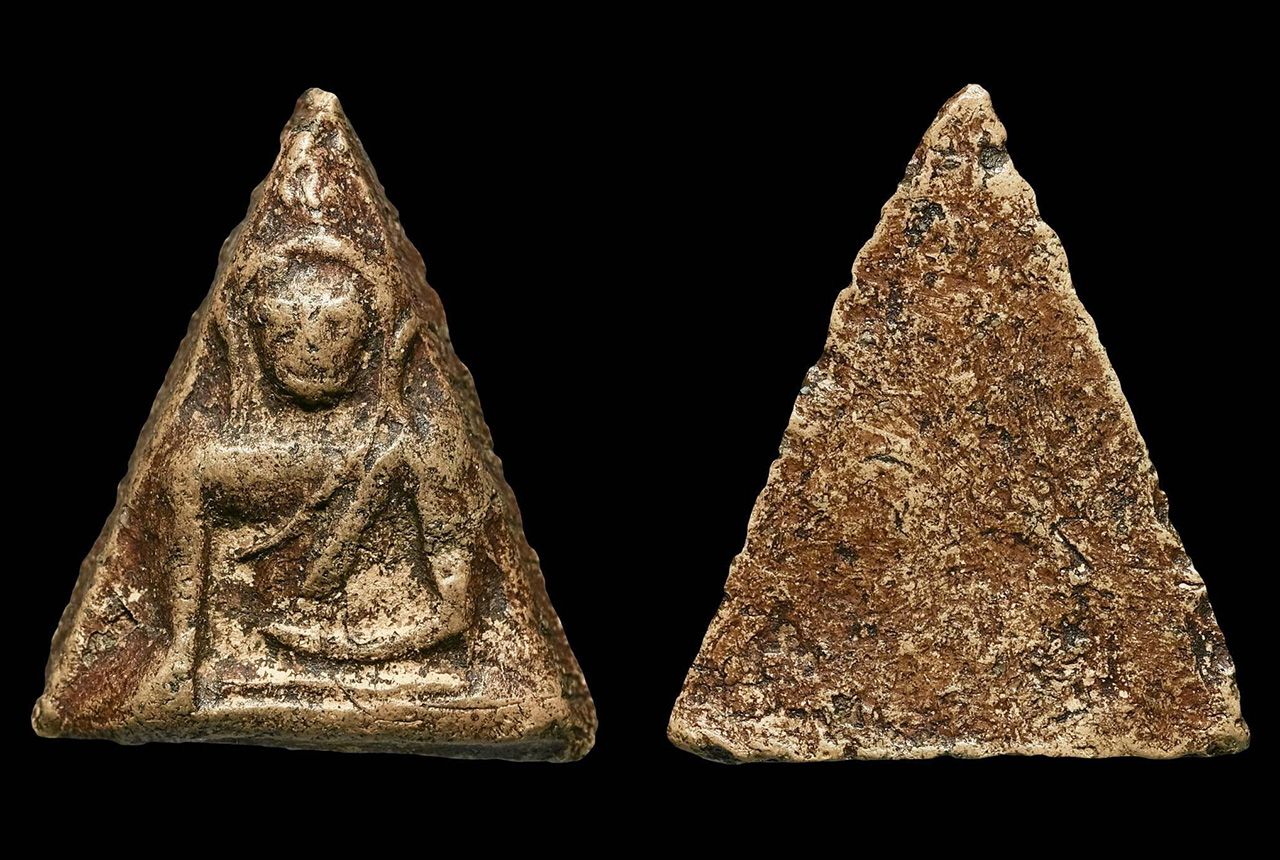 พระนางพญา พิมพ์สังฆาฏิ (แชมป์ศรีนคร) วัดนางพญา ของธีรพล นพรัมภา.