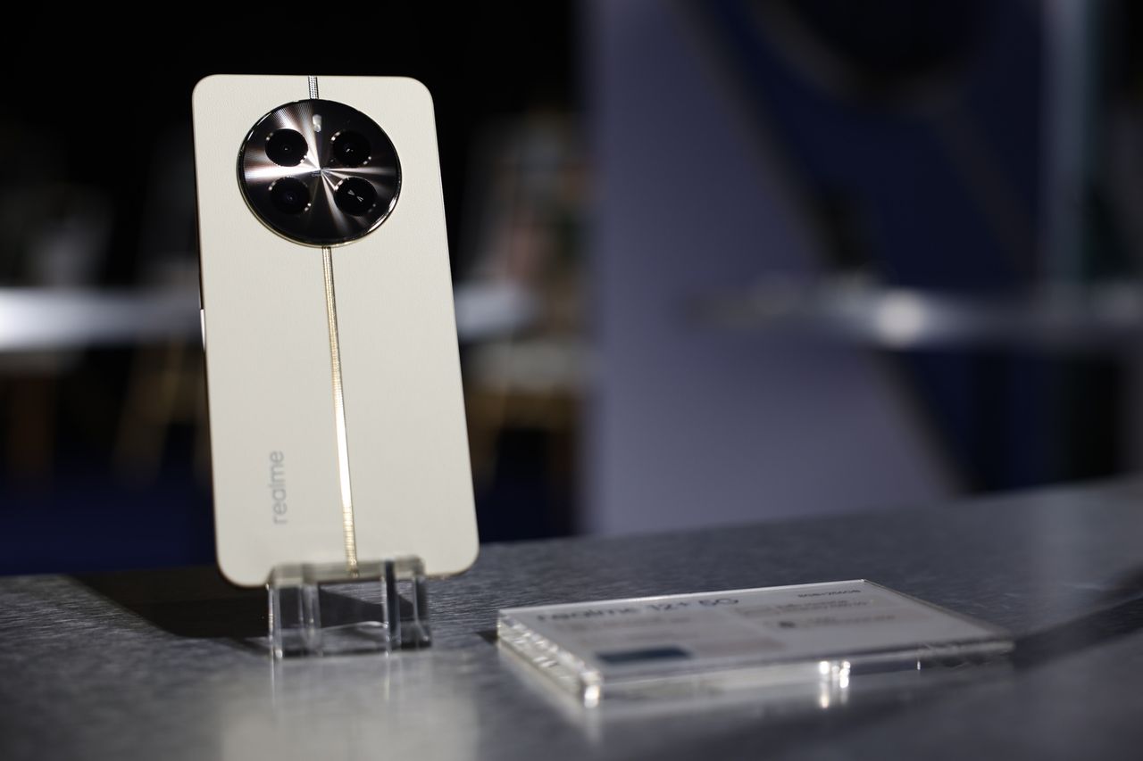 realme 12 Plus มือถือตัวรองของซีรีส์นี้