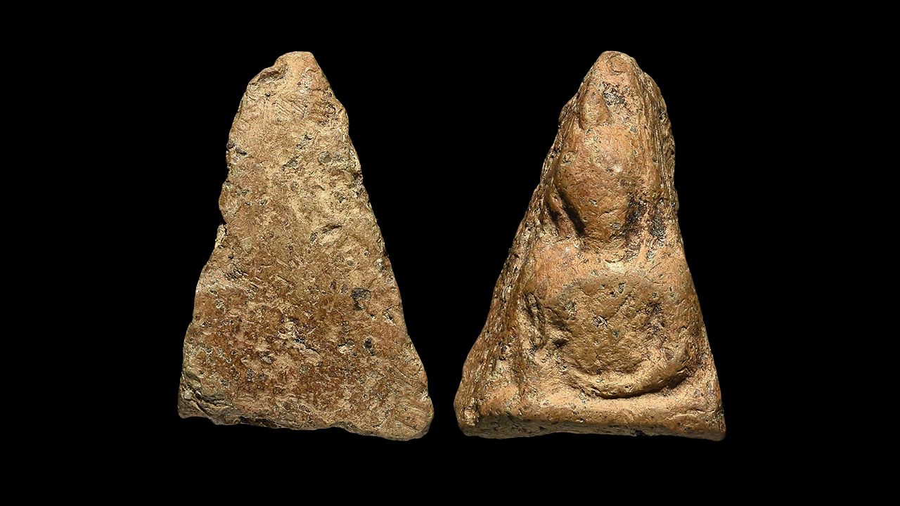 พระนางพญา พิมพ์อกนูนเล็ก วัดนางพญา ของศุภชัย สายัณห์.