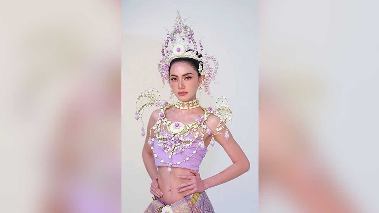 สวยตะโกนทะลุไอจีออกมาเลยสำหรับ ใหม่–ดาวิกา ในลุคนางสงกรานต์ ซึ่งเจ้าตัวเป็นหนึ่งใน 7 หญิงไทยที่สวยงามความสามารถโดดเด่น ซึ่งถูกเลือกให้ร่วมขบวนแห่งานสงกรานต์ที่ไอคอนสยาม.