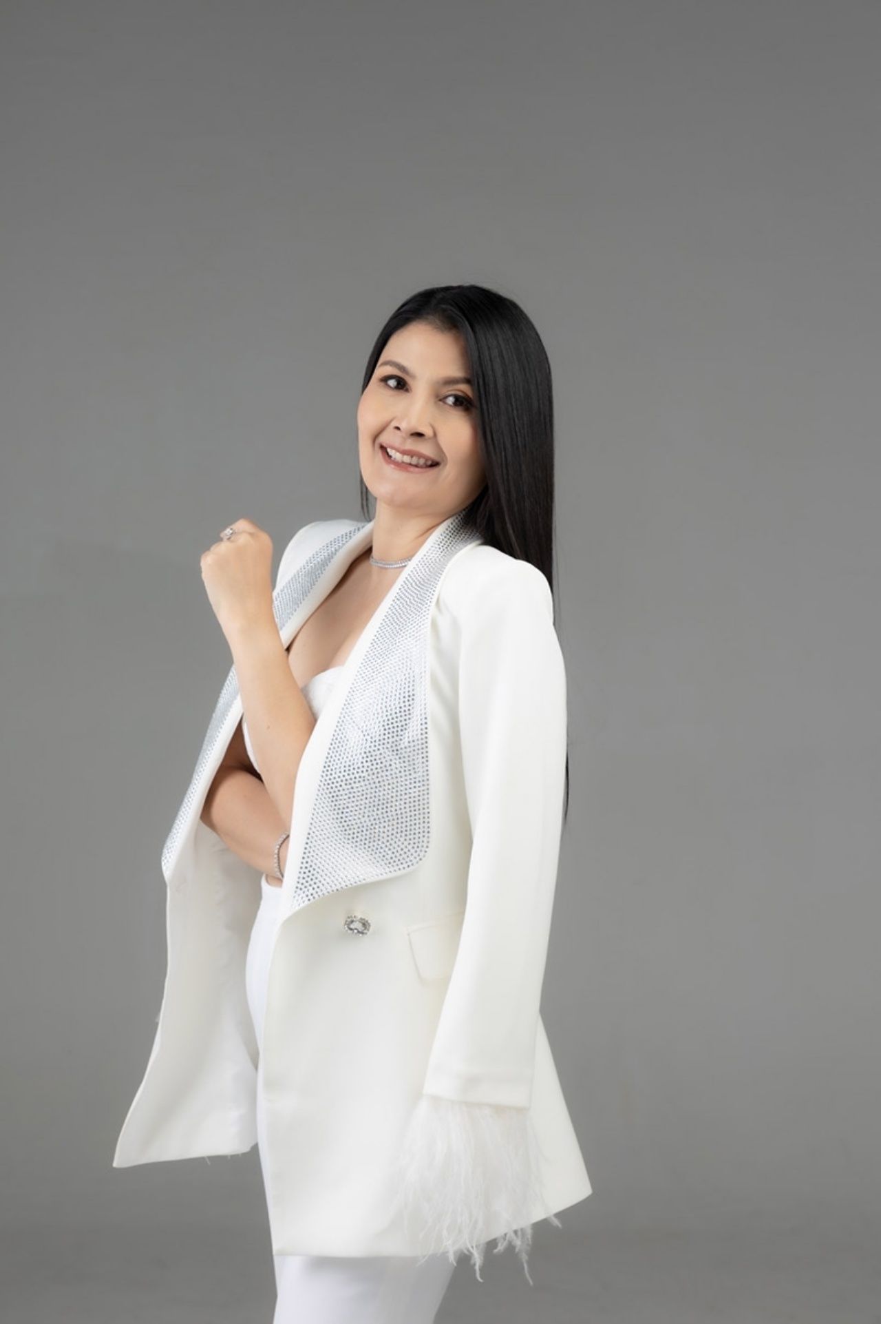 โหรนาร่า คิวทอง ผู้เชี่ยวชาญวิชาโหราศาสตร์ด้านพลังตัวเลข 