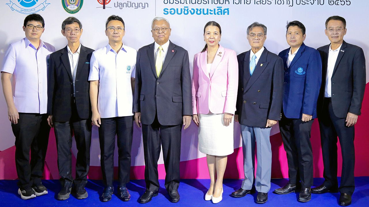 พ้นจากโรค - จิรายุ อิศรางกูร ณ อยุธยา และ บุษดี เจียรวนนท์ จัดโครงการ “สืบสานและต่อยอดภารกิจพิชิตมะเร็งเต้านม” ของชมรมถันยรักษ์มหาวิทยาลัยราชภัฏ เพื่อช่วยให้ผู้หญิงไทยพ้นจากโรคร้าย โดยมี นพ.เอกชัย เพียรศรีวัชรา มาร่วมงานด้วย ที่หอศิลปวัฒนธรรม วันก่อน.