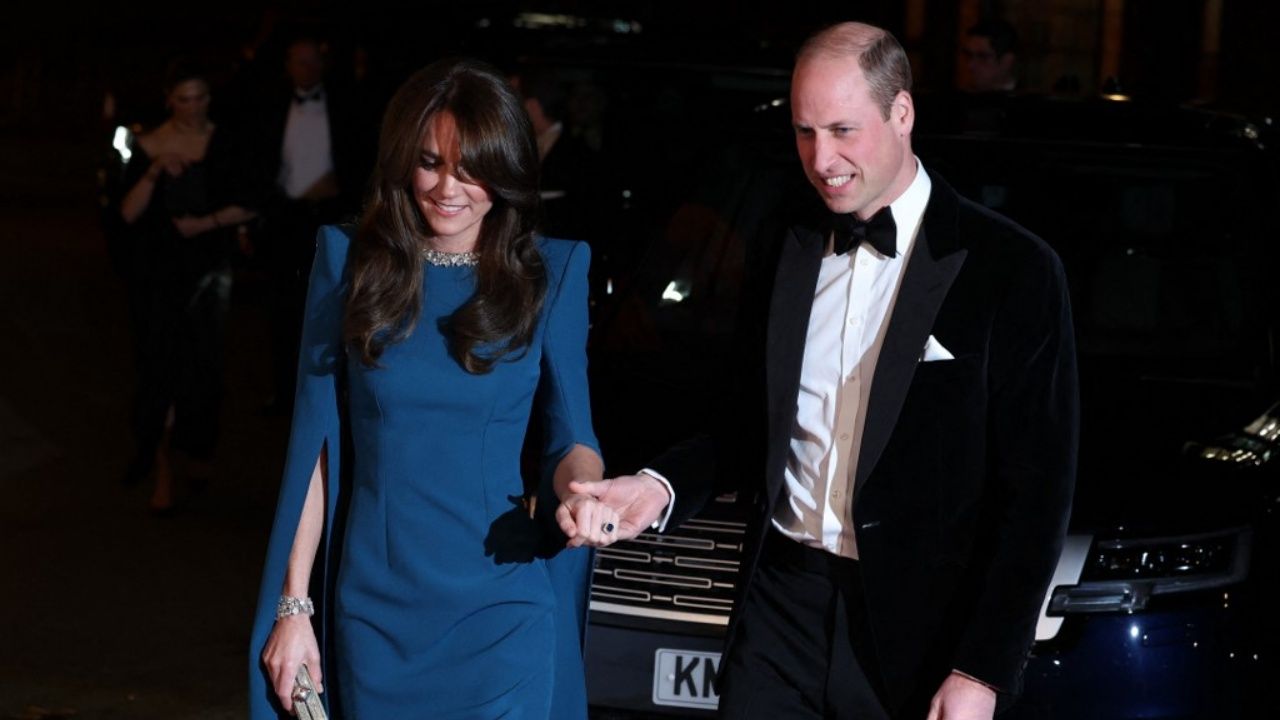 เจ้าชายวิลเลียมและเจ้าหญิงแคเธอรีน หรือเจ้าหญิงเคท ขณะเสด็จพระดำเนินออกงานด้วยกัน ในกรุงลอนดอน เมื่อ 30 พ.ย.2566