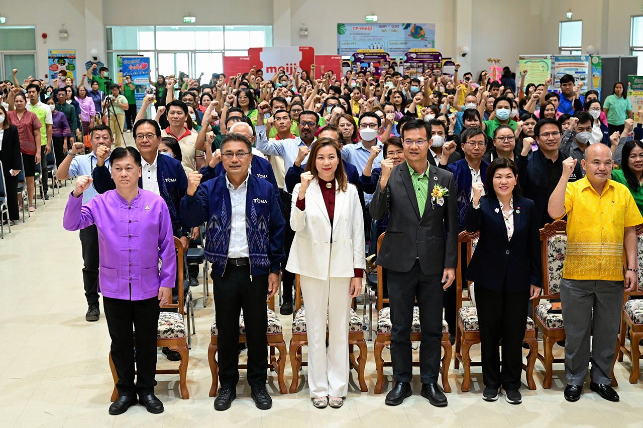 จ.สระบุรี รวมพลัง 18 หน่วยงาน ร่วมมือพลิกโฉม จ.สระบุรี สู่เมืองคาร์บอนต่ำ รณรงค์สร้างความรู้และความเข้าใจ ปลุกจิตสำนึกให้ประชาชนในพื้นที่มีส่วนร่วมกันลดปริมาณขยะมูลฝอย และคัดแยกขยะนำกลับมาใช้ใหม่ รวมทั้งนำไปขายสร้างรายได้เข้าชุมชน.