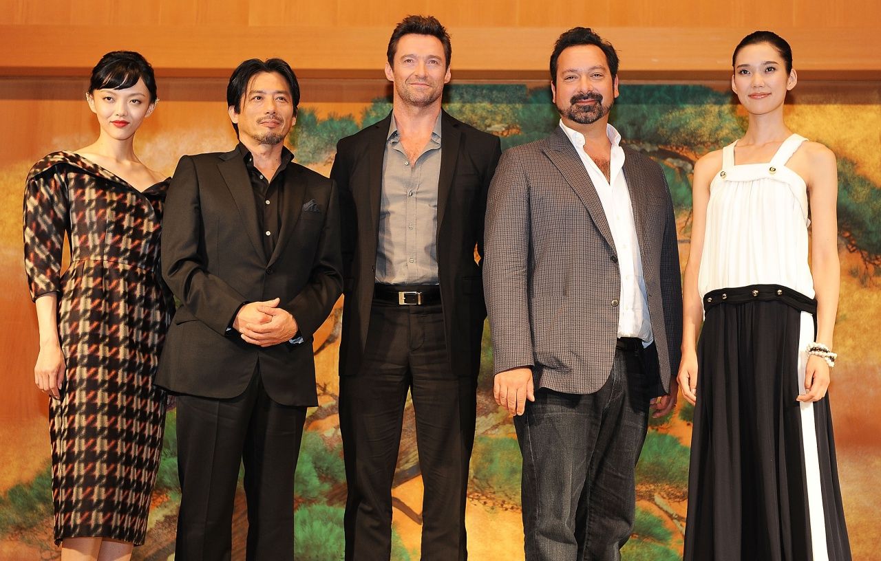 ฮิโรยูกิ ซานาดะ กับเหล่านักแสดงและผู้กำกับในงานแถลงข่าวภาพยนตร์เรื่อง 