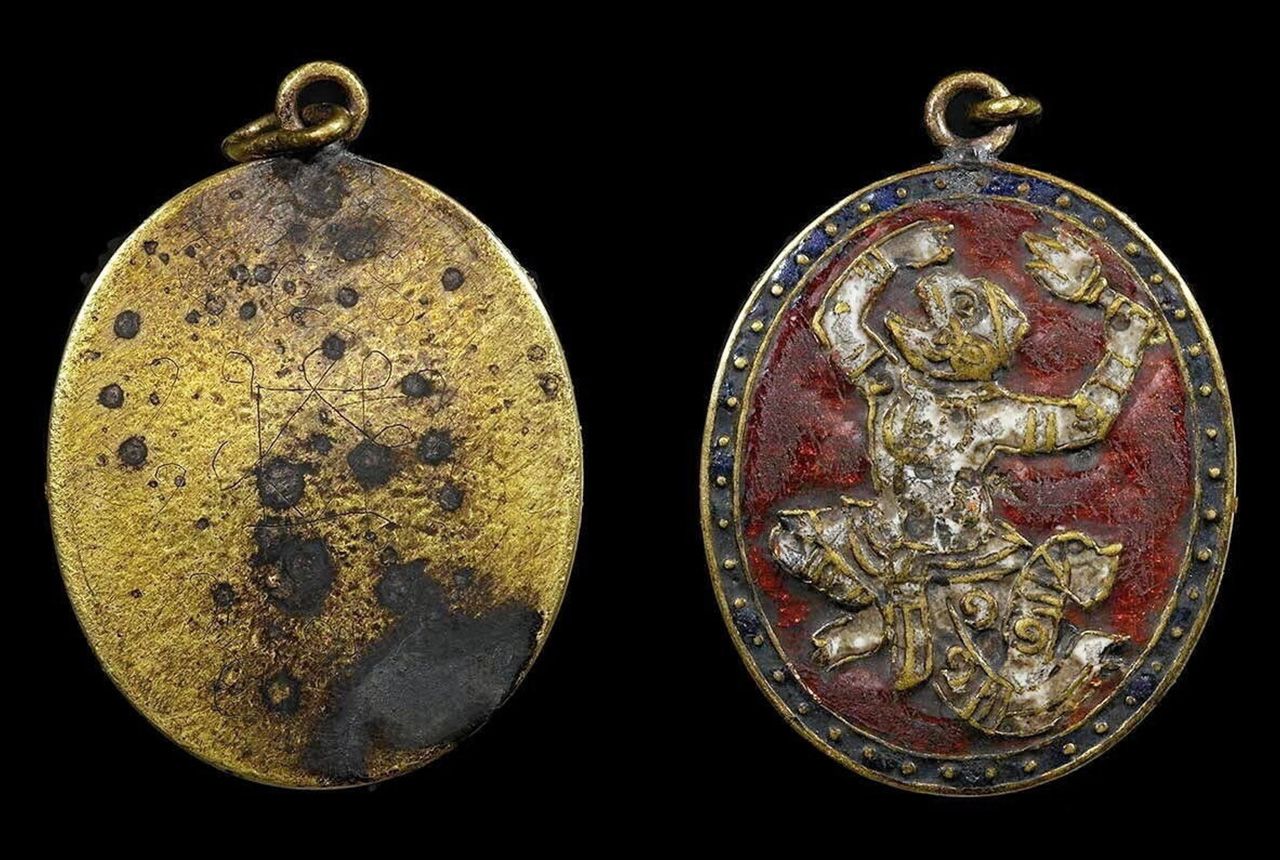 เหรียญหนุมานลงยา เนื้อทองคำ หลวงพ่อกุน วัดพระนอน ของคุณนิธิศ นนท์วราเวช.