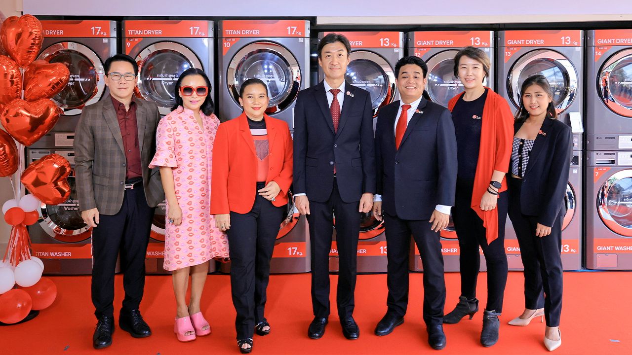 ซักสะดวก วรจรรย์ เที่ยงธรรม จัดงานเปิด “LG Laundry Crew” แฟรนไชส์ร้านสะดวกซักของแบรนด์แอลจี พร้อมเครื่องซักผ้า-อบผ้า ตอบโจทย์ความต้องการของผู้ประกอบการและผู้บริโภโดยมี ซองฮัน จอง และ เสาวนิจ ธนแสงประภา มาร่วมงานด้วย ที่รามคำแหงซอย 8 วันก่อน.