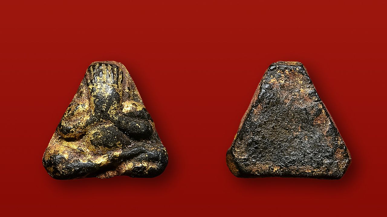 พระปิดตา เนื้อผงคลุกรัก (ปิดทอง) พิมพ์กรมหลวงชุมพรฯ วังนางเลิ้ง หลวงปู่ศุข ของเสี่ยกุ้ง เกาะจันทร์.