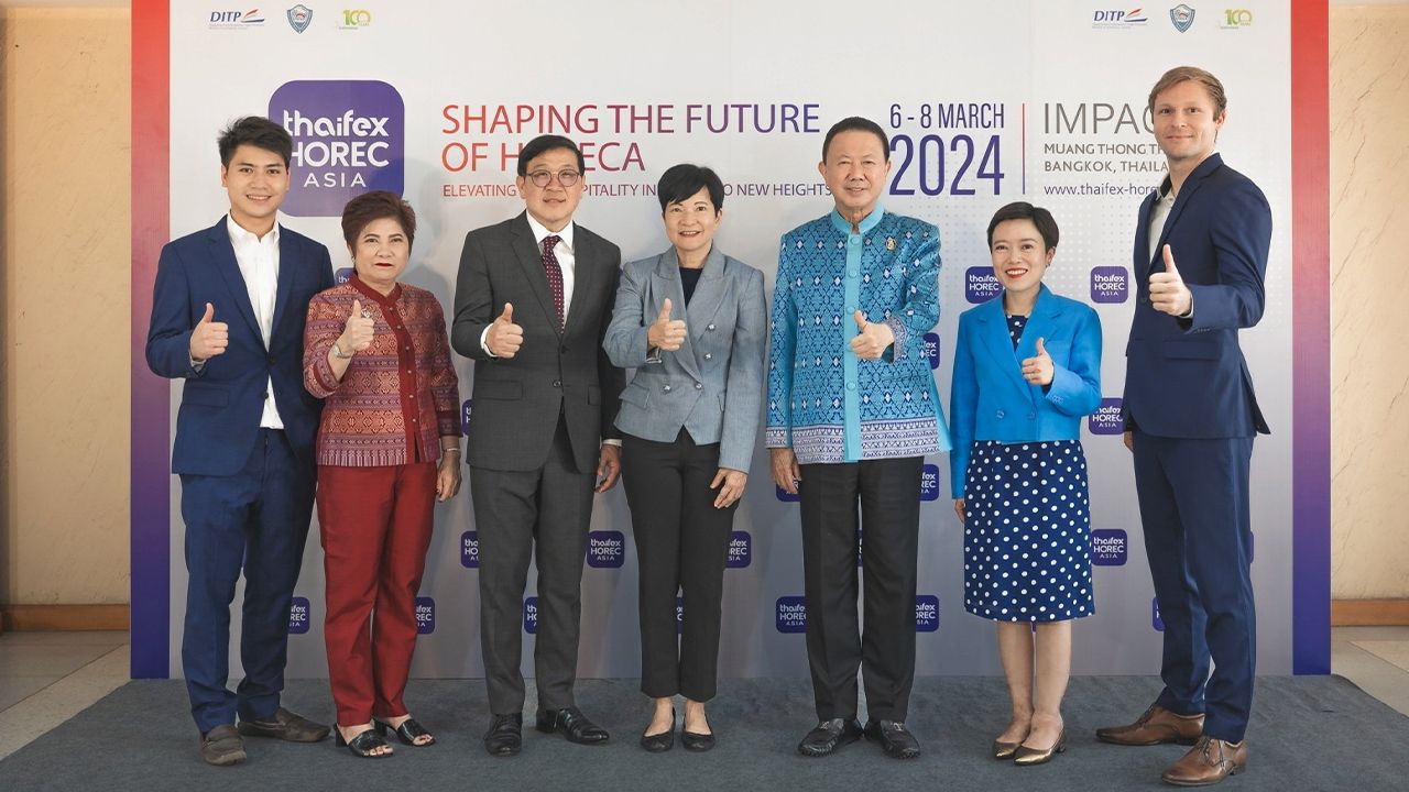 อย่าพลาด ณัฐิยา สุจินดา, สนั่น อังอุบลกุล และ ภูษิต ศศิธรานนท์ แถลงข่าวจัด THAIFEX-HOREC ASIA 2024 งานแสดงสินค้าเกี่ยวกับโรงแรม ร้านอาหารและสปา ระหว่าง 6-8 มี.ค. ที่อิมแพ็ค เมืองทองธานี โดยมี ปรียากร ศังขวณิช มาร่วมแถลงด้วย ที่กรมส่งเสริมการค้าระหว่างประเทศ วันก่อน.