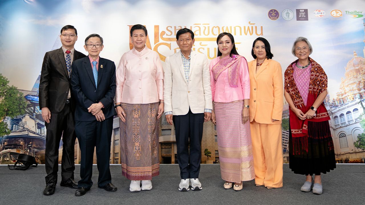 จดทะเบียน จักกพันธุ์ ผิวงาม, จิตริณี วิชชุดากร และ ธราพร อำนวยสาร แถลงข่าวการจัดงาน “พรหมลิขิตผูกพัน รักนิรันดร์ ณ บางรัก” เชิญชวนคู่รักจดทะเบียนสมรสเนื่องในวันวาเลนไทน์ โดยมี สมชาย พรจินดารักษ์ มาร่วมงานด้วย ที่อาคารจิวเวลรี่ เทรด เซ็นเตอร์ วันก่อน.