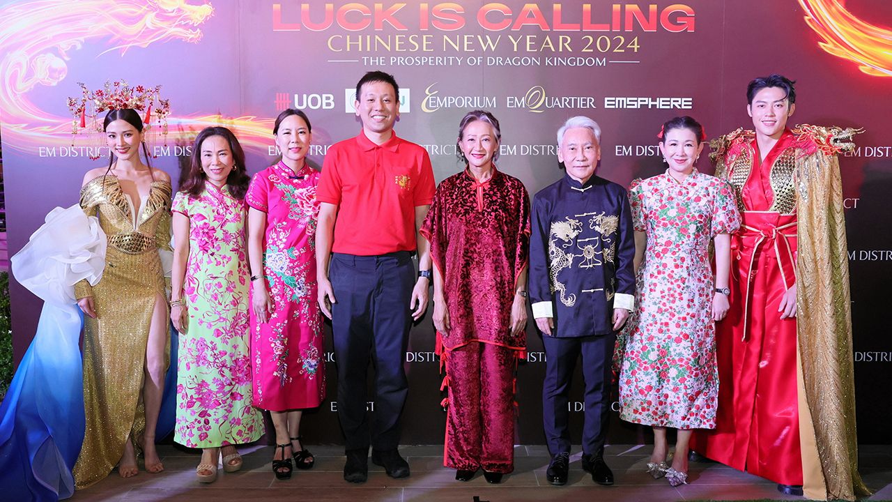 ตรุษจีน  -  ศานนท์ หวังสร้างบุญ รองผู้ว่าฯ กทม. เปิดงาน “EM DISTRICT LUCK IS CALLING....CHINESE NEW YEAR 2024” ฉลองตรุษจีนเอ็ม ดิสทริค ครั้งยิ่งใหญ่ย่านการค้าใจกลางถนนสุขุมวิท โดยมี กฤษณา อัมพุช และ เกรียงศักดิ์ ตันติพิภพ มาร่วมงานด้วย ที่อุทยานเบญจสิริ วันก่อน.