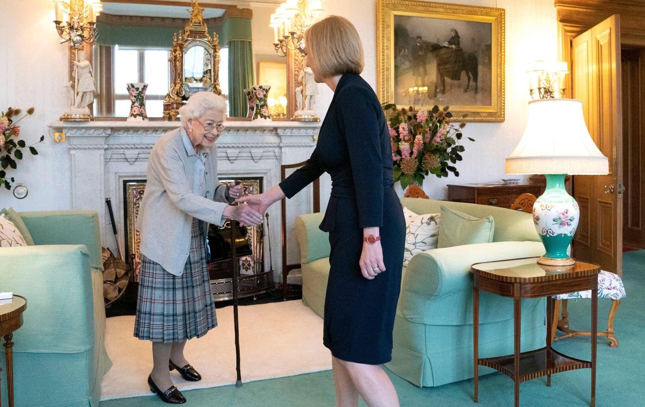 สมเด็จพระราชินีนาถเอลิซาเบธที่ 2 ประทานพระบรมราชานุญาตให้ นางลิซ ทรัสส์ เข้าเฝ้าฯ ที่พระตำหนักบัลมอรัล ในสกอตแลนด์ เมื่อ 6 ก.ย.2565