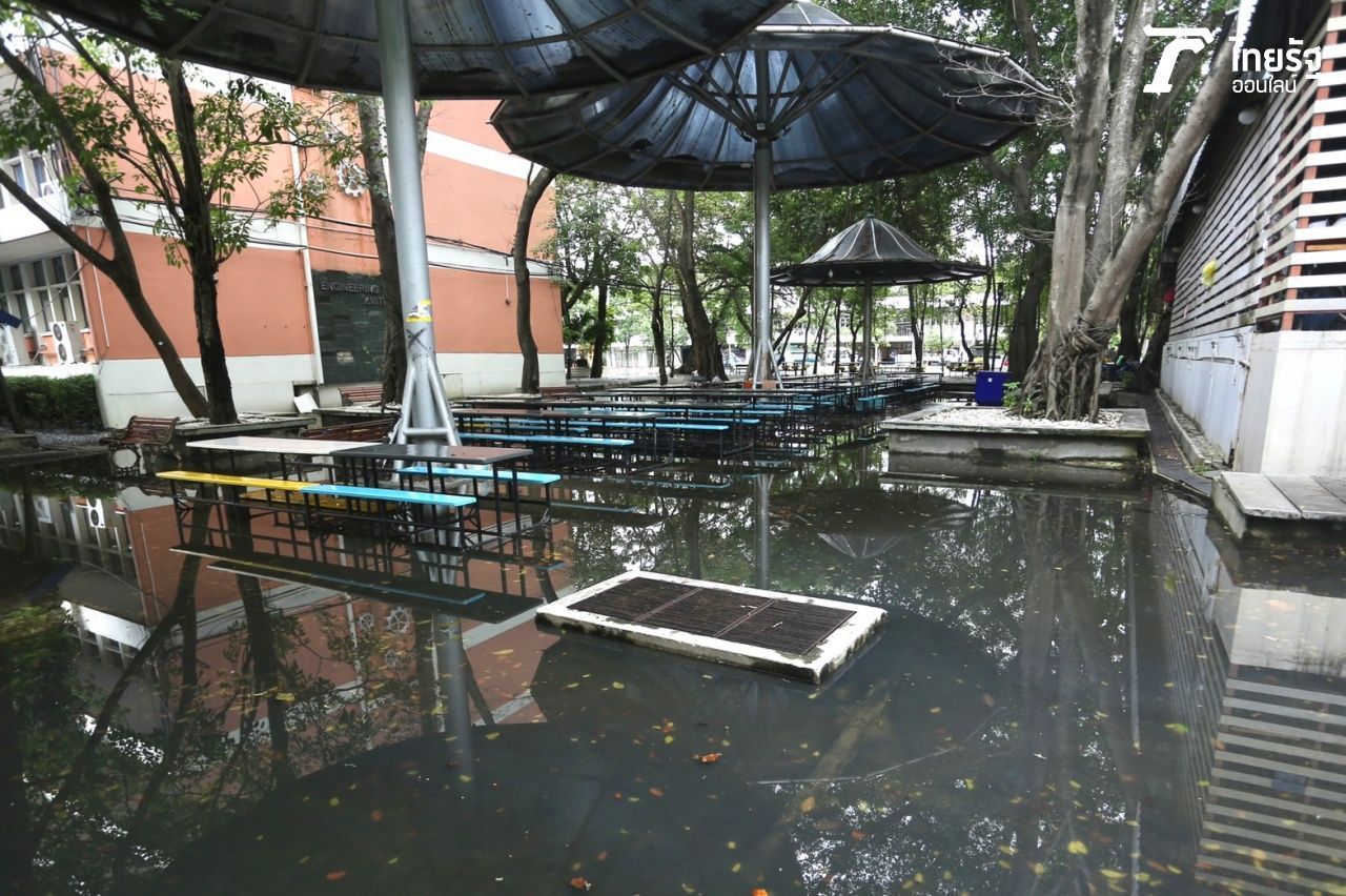 น้ำท่วมขังเป็นบ่อเกิดของโรคและสิ่งสกปรกมากมายที่มากับน้ำท่วม