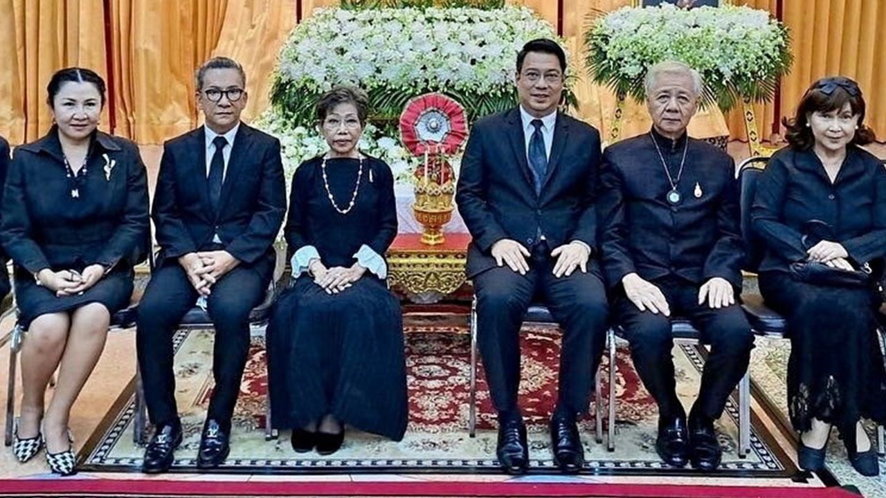 สู่สุคติ รศ.ดร.สืบพงษ์ ปราบใหญ่ เป็นประธานในพิธีสวดพระอภิธรรมศพ ดร.ณรงค์ สัจพันโรจน์ โดยมี รศ.ดร.อาณัฐชัย รัตตกุล, รศ.ดร.วนิดา สัจพันโรจน์, พันเอกหญิง ดร.ธมนพัชร์ สิมากร และ ดร.สมศักดิ์ ชลาชล มาร่วมในพิธีด้วย ที่วัดเทพลีลา ถนนรามคำแหง วันก่อน.