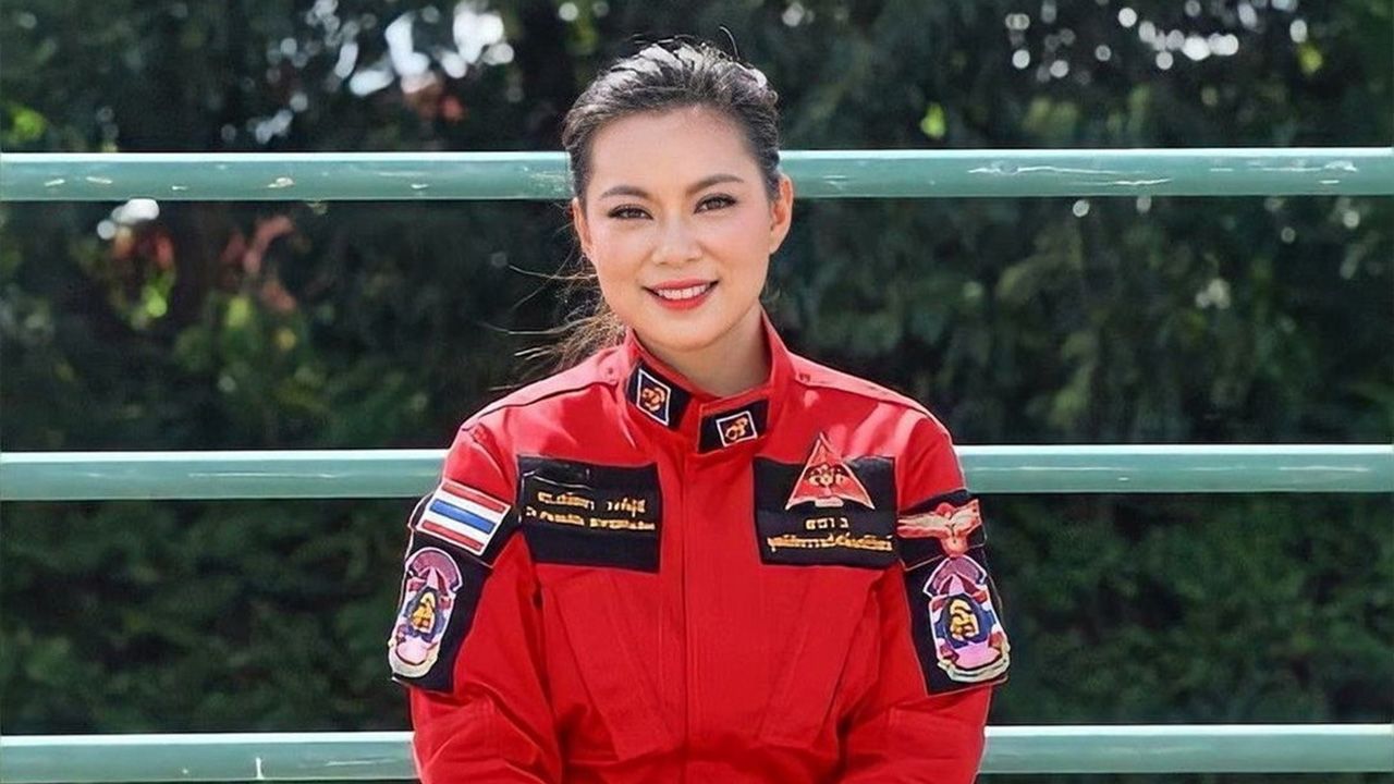 หลังจากออกมาเคลียร์ว่า ไม่ใช่ดาราให้แม่บ้านกินข้าวจานเดียวกับหมา ปรากฏว่า บุ๋ม-ปนัดดา เดือดร้อนกว่าเดิม เพราะว่ามีคนพากันแห่มาสมัคร ก็เล่นไปคุยไว้...ทำงานบ้านนี้กินดีอยู่ดี!