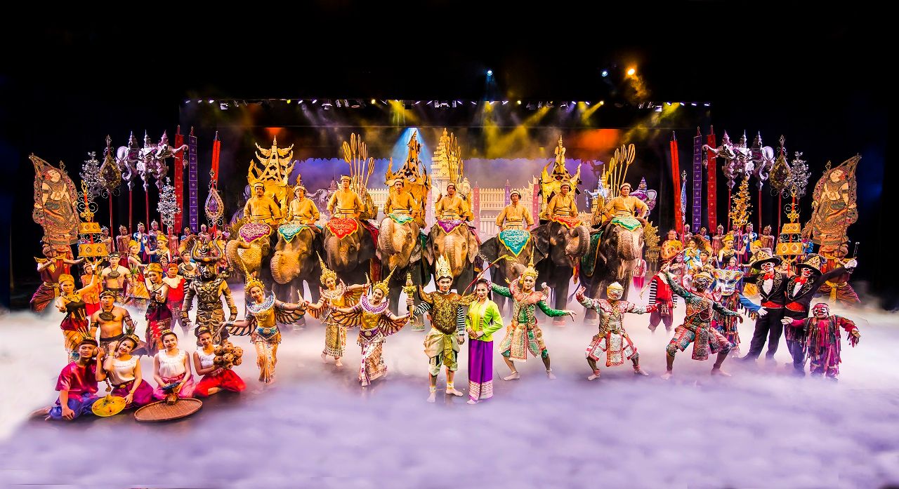 การแสดงของภูเก็ตแฟนตาซีได้แรงบันดาลใจมาจากการแสดงโชว์ของลาสเวกัสที่นำมาผสานกับวัฒนธรรมไทย